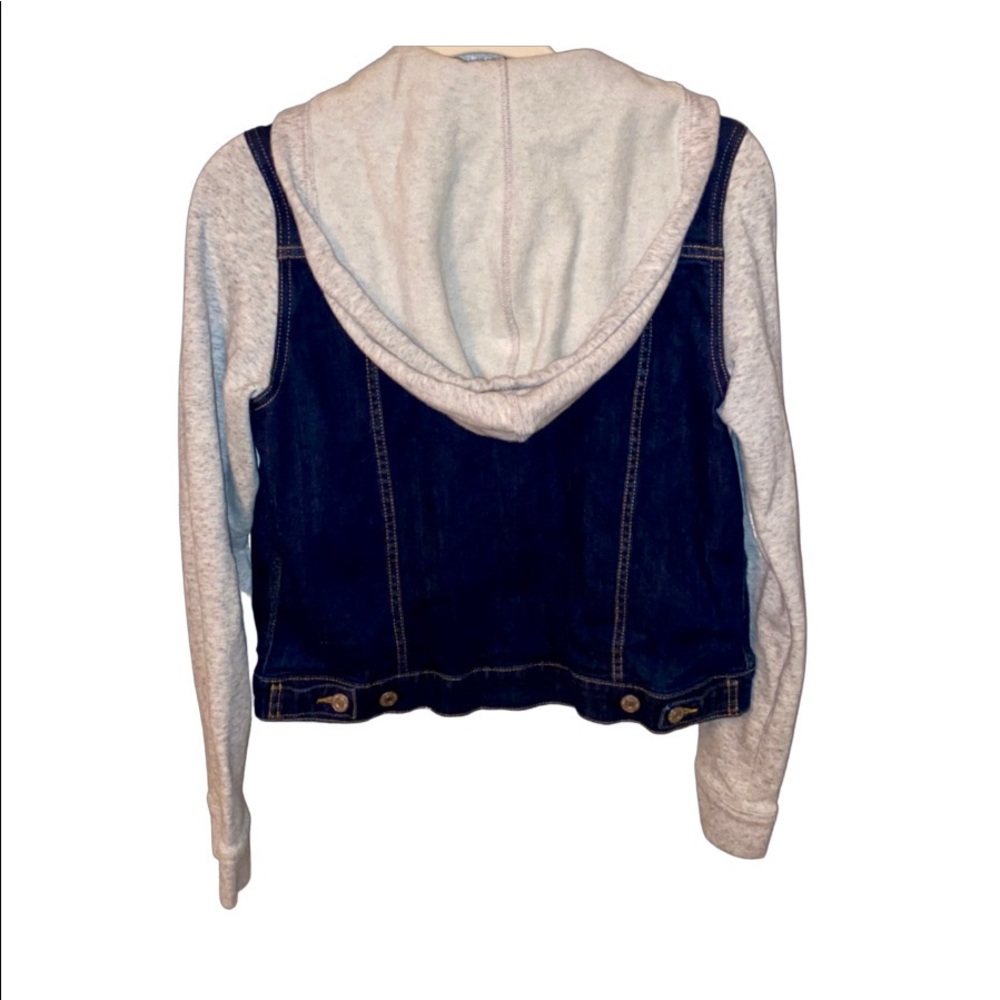 Authentic Levi’s Jacket - Picture 2 of 2